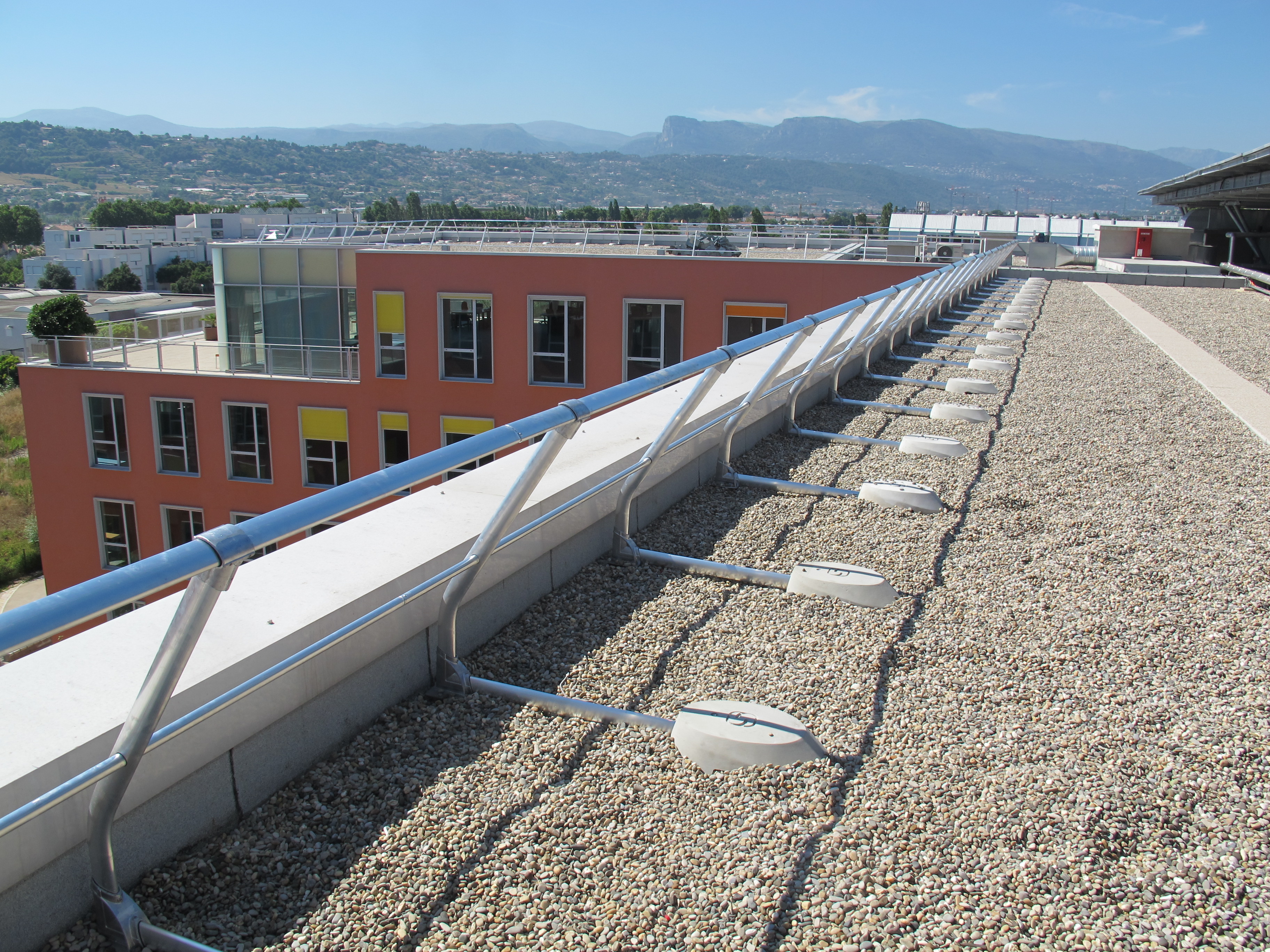 INSTALLATION D'UN GARDE-CORPS AUTOLESTE